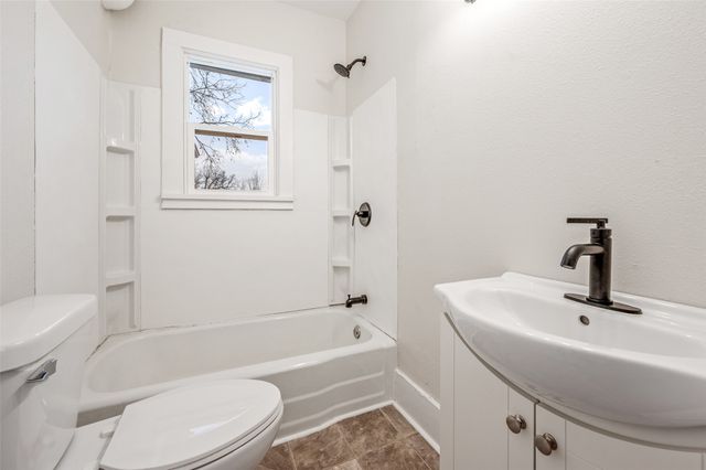 1124 Walker Street, Des Moines, IA 50316