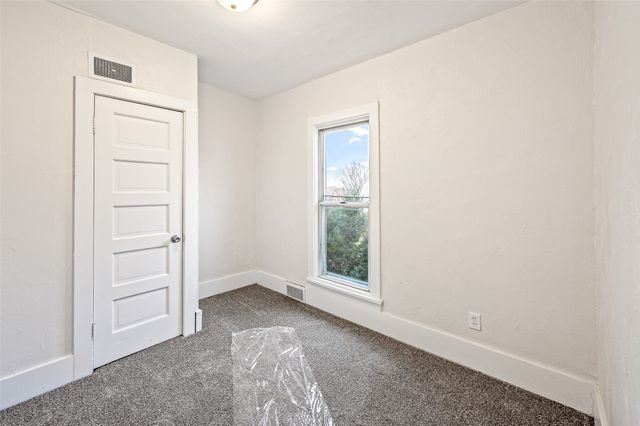 1124 Walker Street, Des Moines, IA 50316