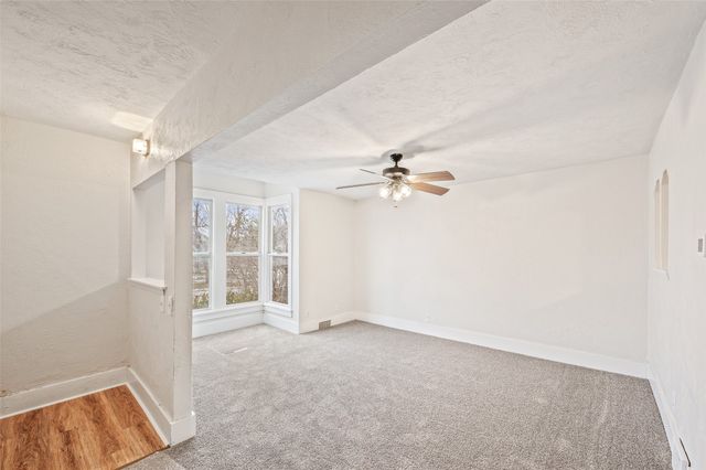 1124 Walker Street, Des Moines, IA 50316