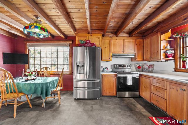 4 Rowledge Pond Road, Newtown, CT 06482