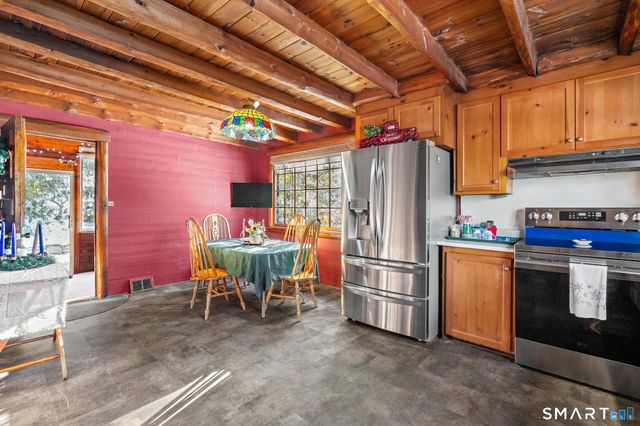 4 Rowledge Pond Road, Newtown, CT 06482