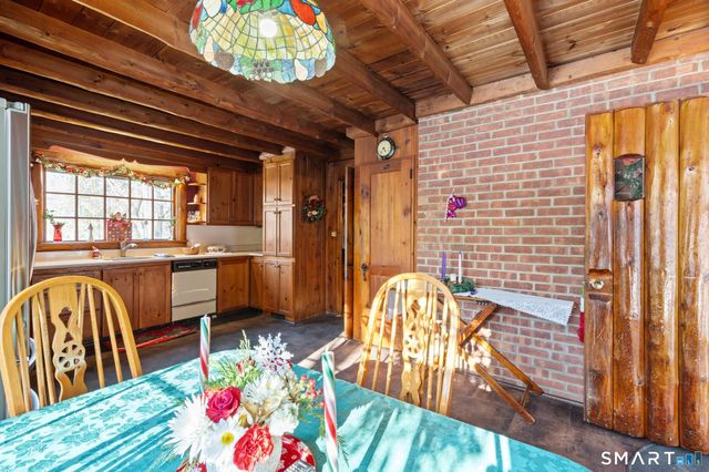 4 Rowledge Pond Road, Newtown, CT 06482