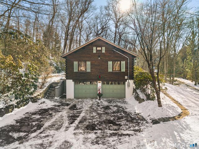 4 Rowledge Pond Road, Newtown, CT 06482