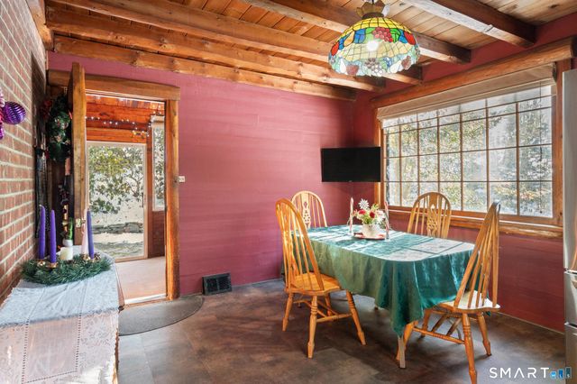 4 Rowledge Pond Road, Newtown, CT 06482