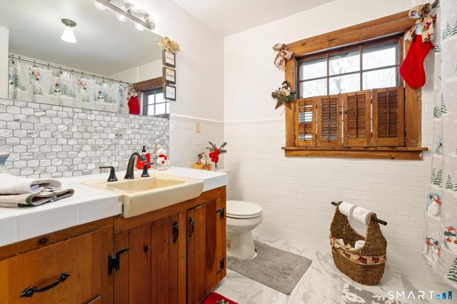 4 Rowledge Pond Road, Newtown, CT 06482