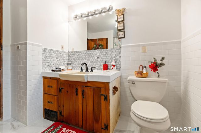 4 Rowledge Pond Road, Newtown, CT 06482