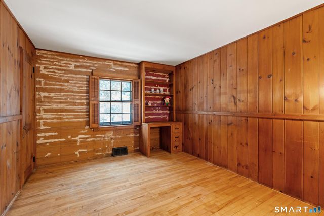 4 Rowledge Pond Road, Newtown, CT 06482