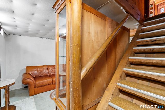 4 Rowledge Pond Road, Newtown, CT 06482