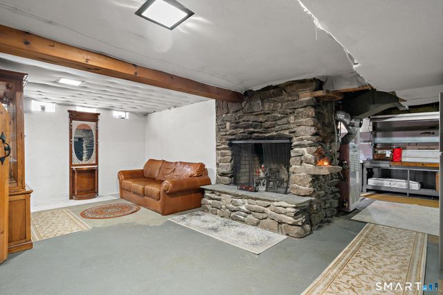 4 Rowledge Pond Road, Newtown, CT 06482