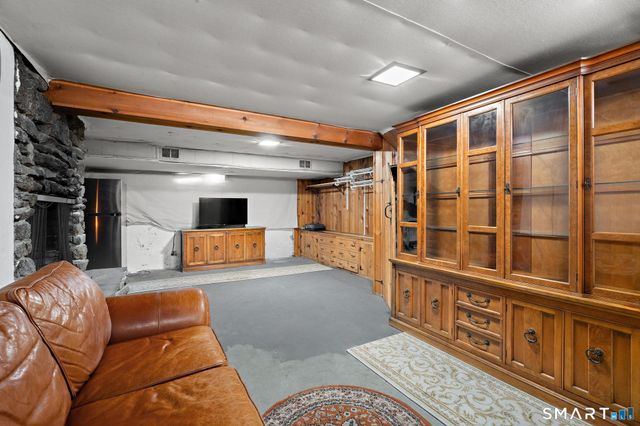 4 Rowledge Pond Road, Newtown, CT 06482