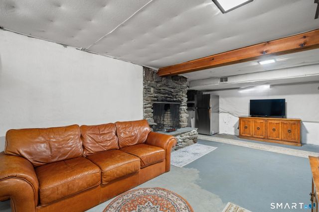 4 Rowledge Pond Road, Newtown, CT 06482