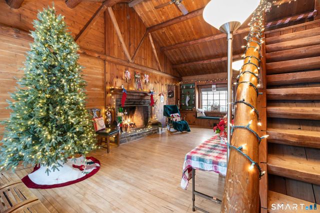 4 Rowledge Pond Road, Newtown, CT 06482