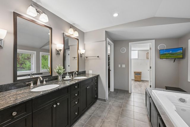 4160 Trillium Lane E, Mound, MN 55364