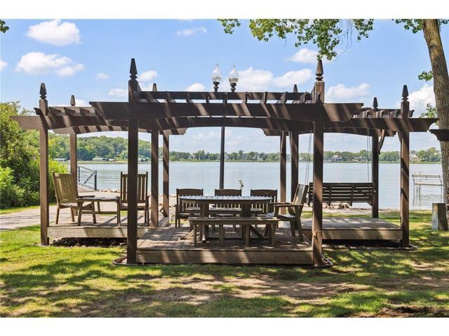 4160 Trillium Lane E, Mound, MN 55364