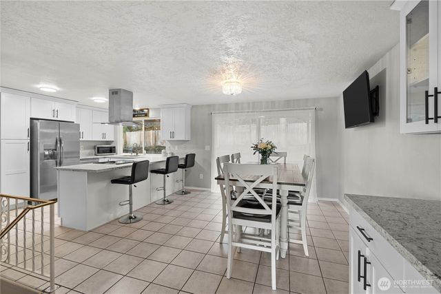 3907 SW 328th St, Federal Way, WA 98023