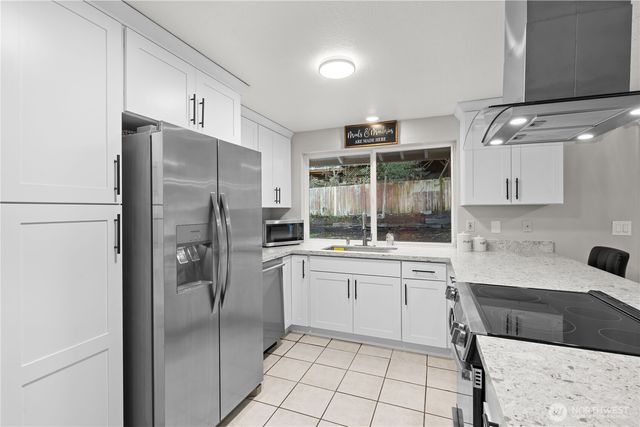 3907 SW 328th St, Federal Way, WA 98023