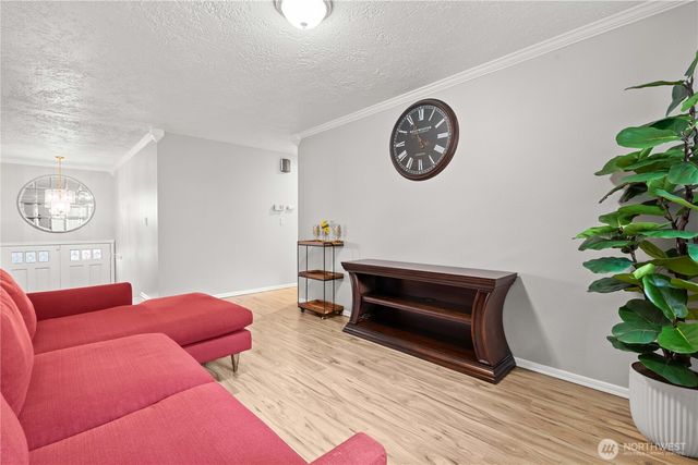 3907 SW 328th St, Federal Way, WA 98023