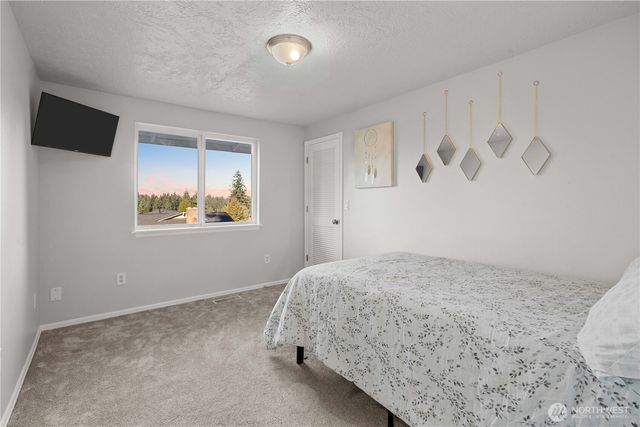 3907 SW 328th St, Federal Way, WA 98023