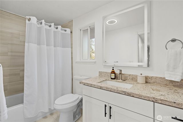 3907 SW 328th St, Federal Way, WA 98023