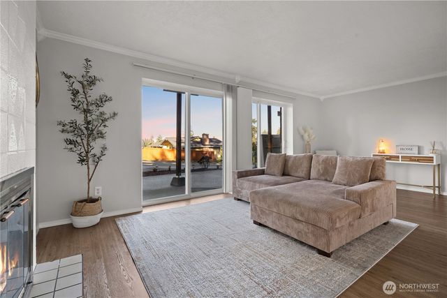 3907 SW 328th St, Federal Way, WA 98023