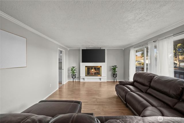 3907 SW 328th St, Federal Way, WA 98023