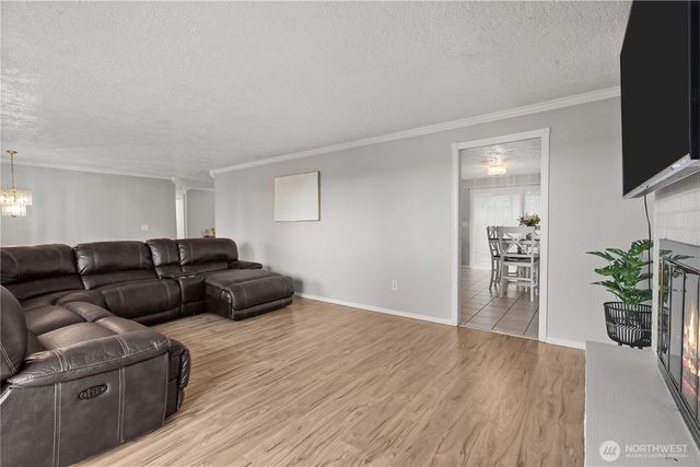 3907 SW 328th St, Federal Way, WA 98023