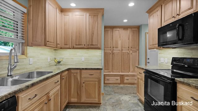 7719 Emberly Drive, Jenison, MI 49428