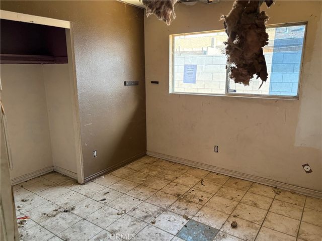 972 E Lynwood Drive, San Bernardino, CA 92404