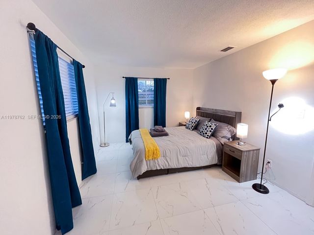 200 SW 11th St 1-2, Hallandale Beach, FL 33009
