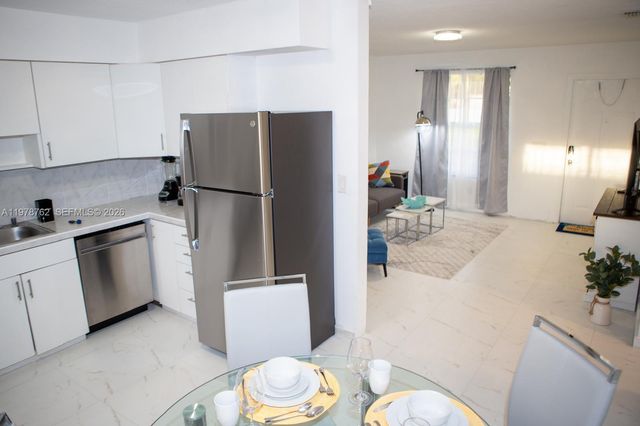 200 SW 11th St 1-2, Hallandale Beach, FL 33009