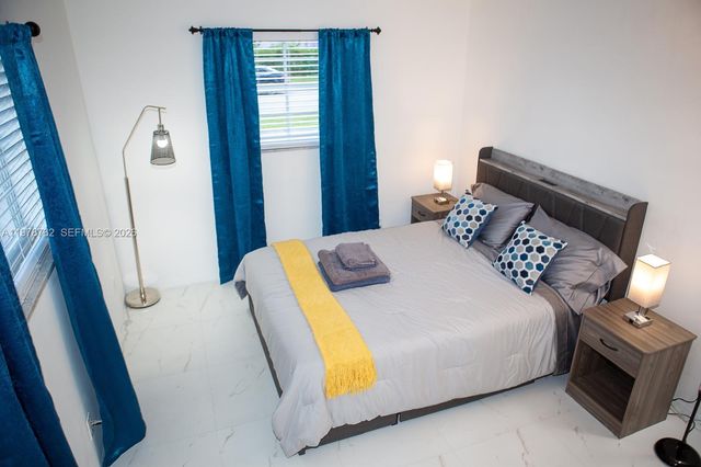 200 SW 11th St 1-2, Hallandale Beach, FL 33009