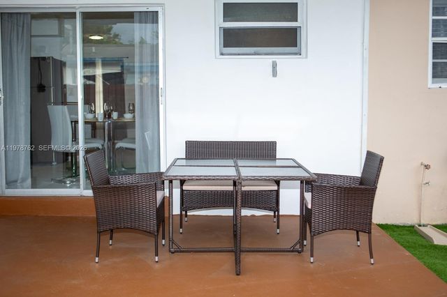 200 SW 11th St 1-2, Hallandale Beach, FL 33009