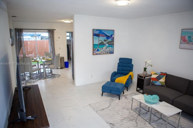 200 SW 11th St 1-2, Hallandale Beach, FL 33009