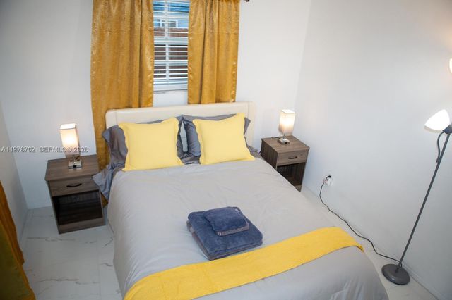 200 SW 11th St 1-2, Hallandale Beach, FL 33009