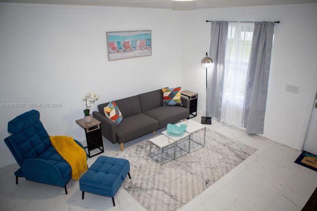 200 SW 11th St 1-2, Hallandale Beach, FL 33009