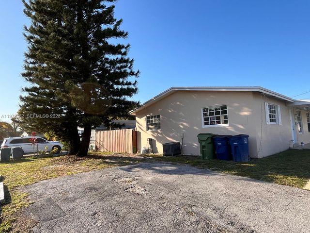 200 SW 11th St 1-2, Hallandale Beach, FL 33009