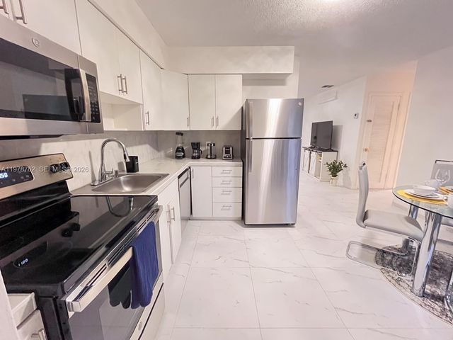 200 SW 11th St 1-2, Hallandale Beach, FL 33009