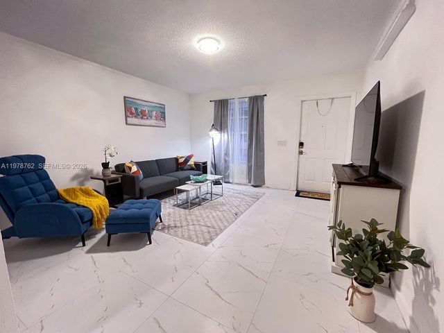 200 SW 11th St 1-2, Hallandale Beach, FL 33009