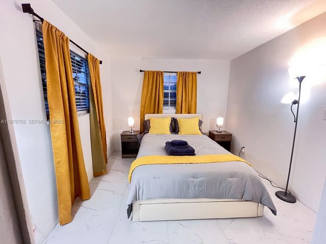 200 SW 11th St 1-2, Hallandale Beach, FL 33009