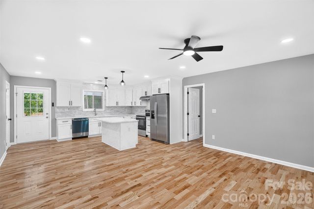 3001 Dalecrest Drive, Charlotte, NC 28269
