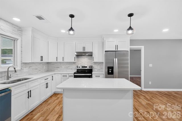 3001 Dalecrest Drive, Charlotte, NC 28269