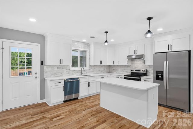 3001 Dalecrest Drive, Charlotte, NC 28269