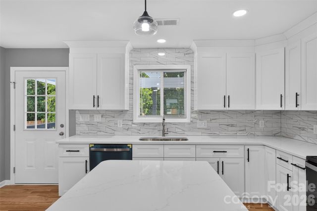 3001 Dalecrest Drive, Charlotte, NC 28269