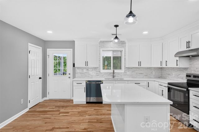 3001 Dalecrest Drive, Charlotte, NC 28269