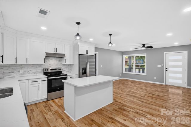 3001 Dalecrest Drive, Charlotte, NC 28269