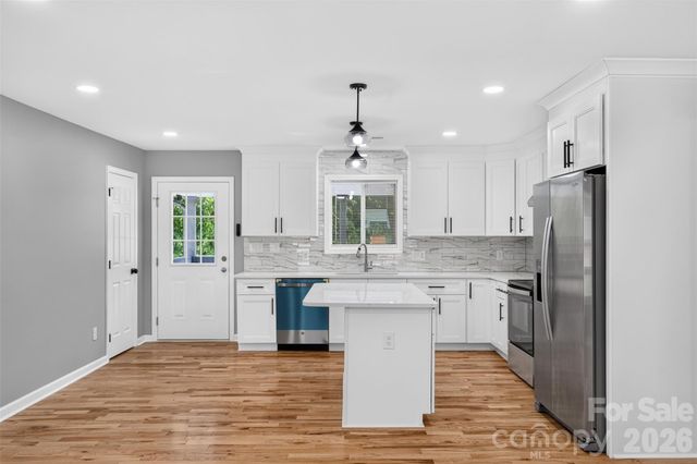 3001 Dalecrest Drive, Charlotte, NC 28269