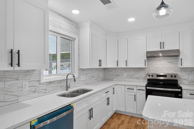 3001 Dalecrest Drive, Charlotte, NC 28269