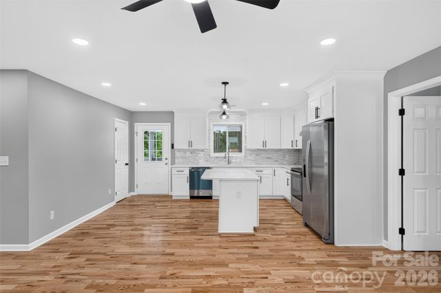 3001 Dalecrest Drive, Charlotte, NC 28269