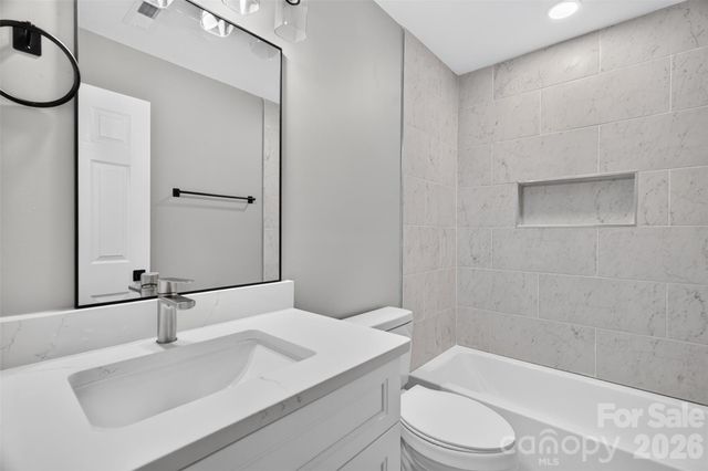 3001 Dalecrest Drive, Charlotte, NC 28269