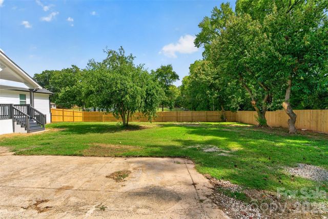 3001 Dalecrest Drive, Charlotte, NC 28269